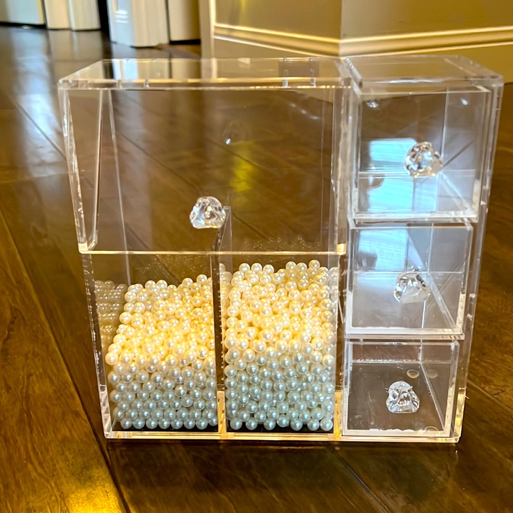 Makeup brush holder with three drawer